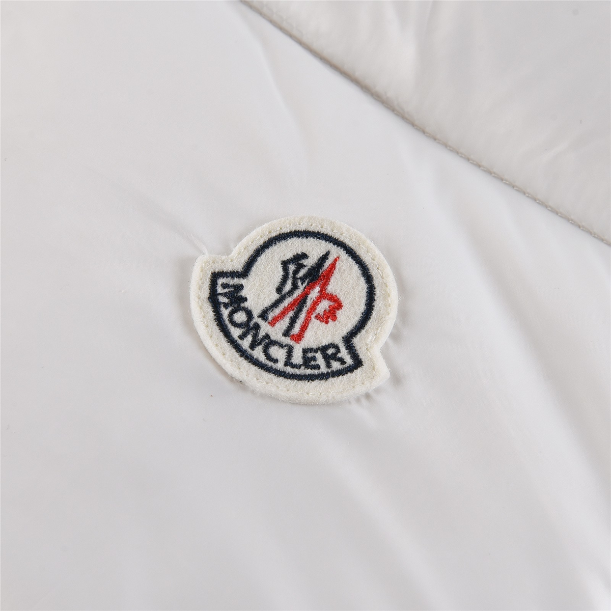 Moncler Tricolour Sleeve-Stripe Hooded Puffer Jacket – White | Premium Down | Luxury Outerwear