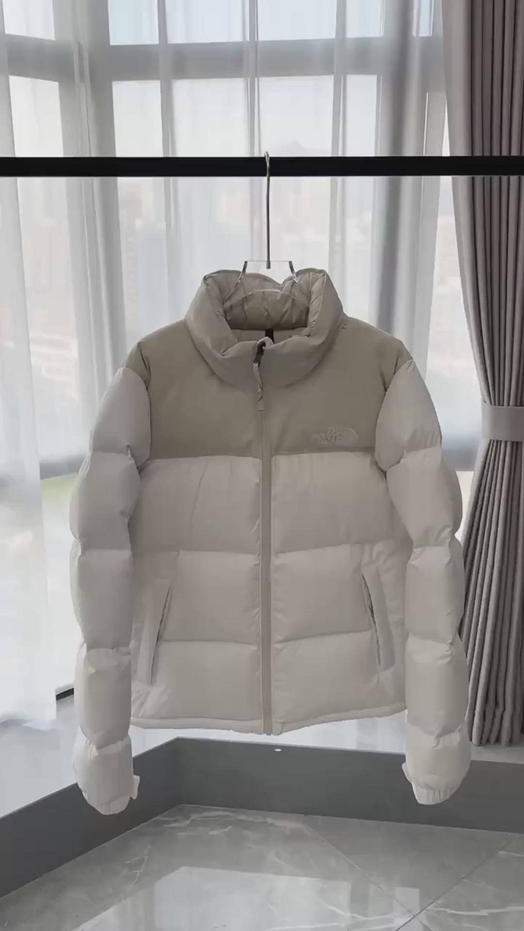 The North Face Stand-Collar Cropped Puffer Jacket – Cream | Lightweight & Warm