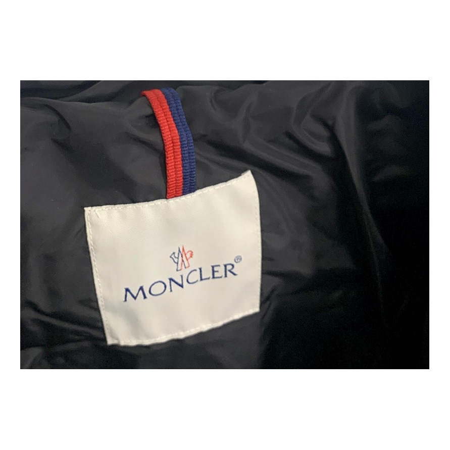 Moncler Cinched-Waist Fur-Trim Hooded Puffer Jacket – Black | Premium Down | Luxury Outerwear