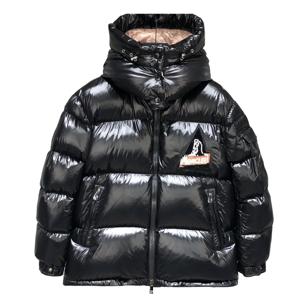 Moncler Mountain-Badge Glossy Short Puffer Jacket – Black | Premium Down | Luxury Outerwear