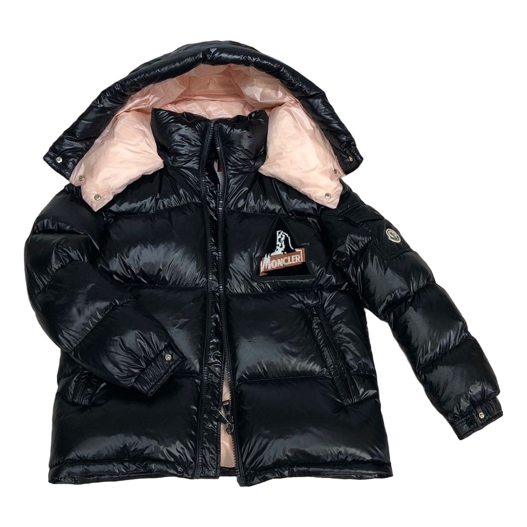 Moncler Mountain-Badge Glossy Short Puffer Jacket – Black | Premium Down | Luxury Outerwear